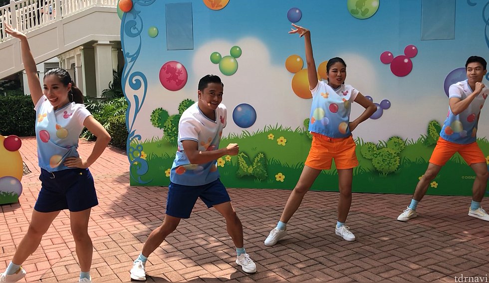 素敵なダンスを目の前で披露してくれます!