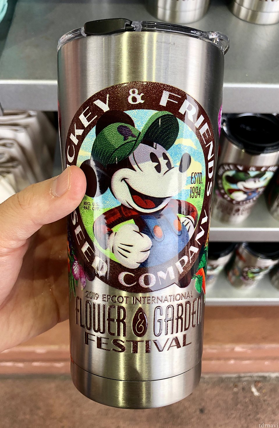 お次はドリンクウェア。メタリックなボトルはガーデニングっぽくは無いですが、なかなかオシャレ。$34.99