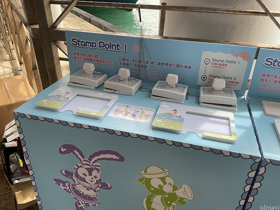 セントラルフェリーターミナルのスタンプ台。乗船列の奥にあるので失礼して押しましょう