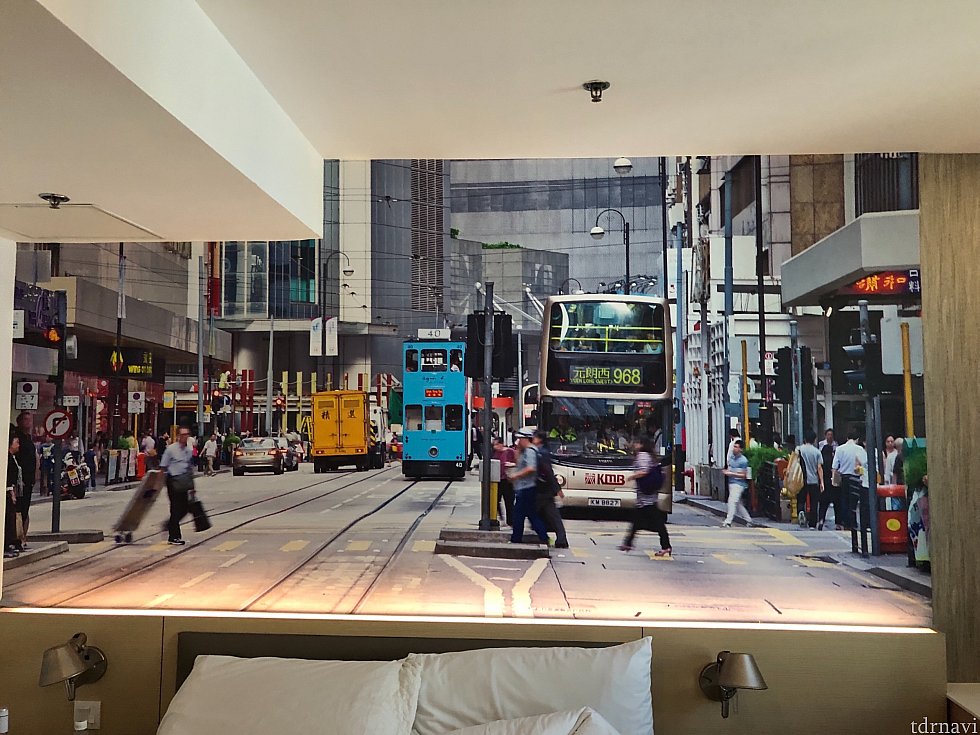 部屋の壁画。香港感満載!