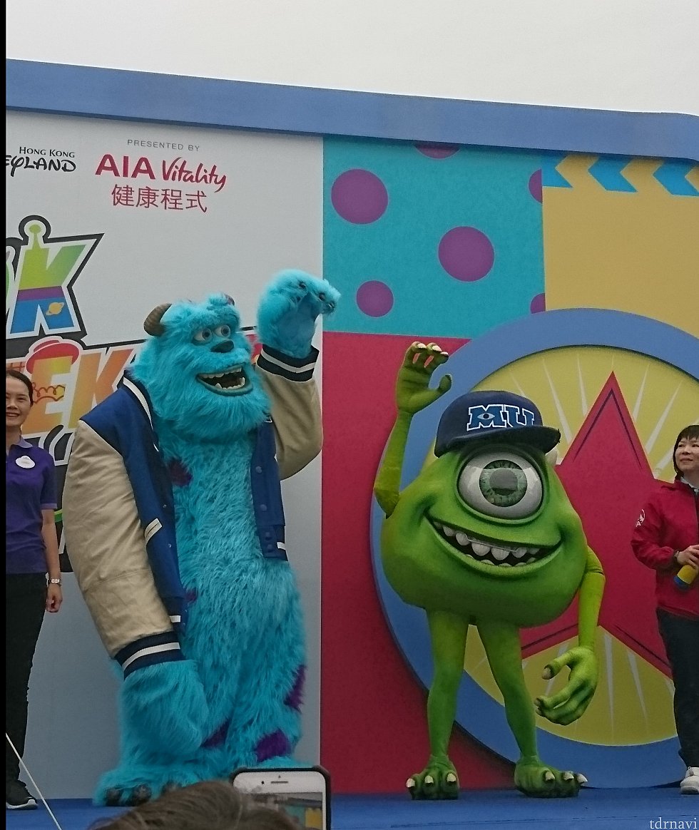 ゴールでも一緒にダンスして出迎えてくれました