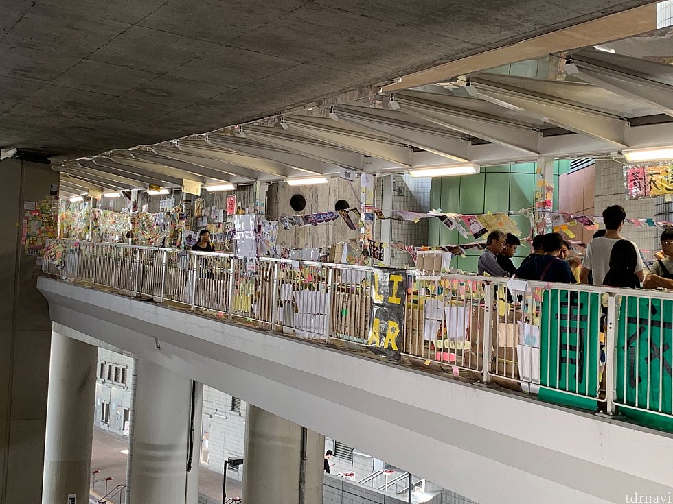 青衣駅近くの歩道橋