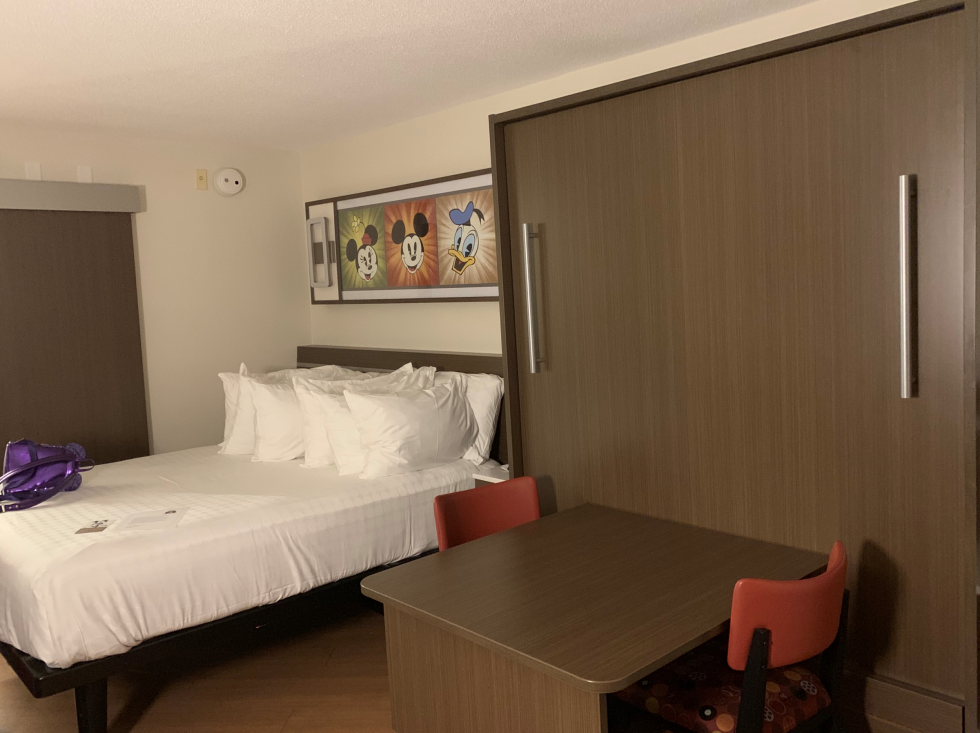 基本ベッド1台で 机のある場所はセカンドベッドが
収納されていて引手を引くとベッドが姿を現します。