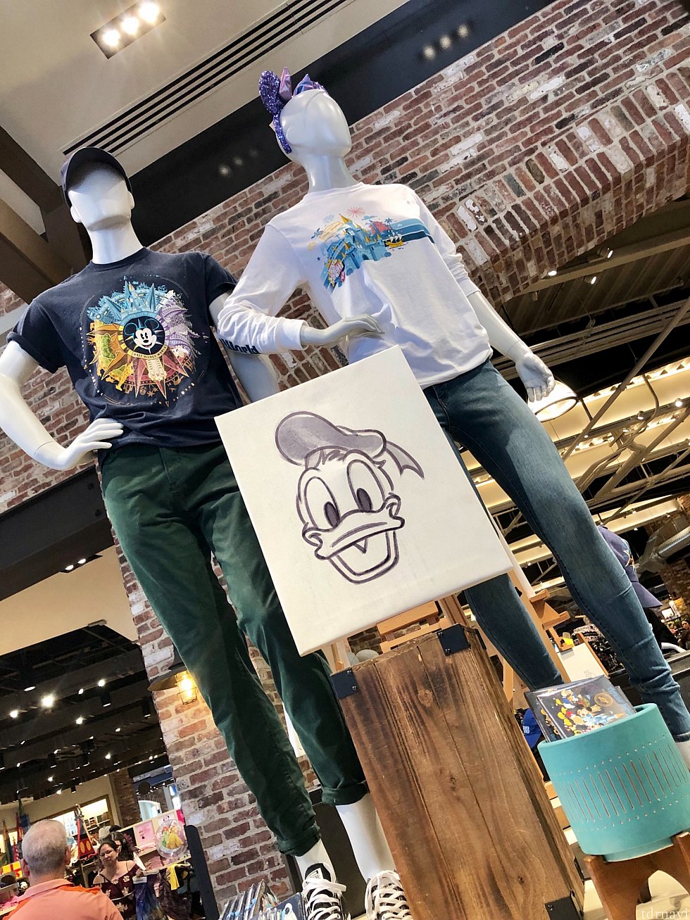 あらゆる所にディズニーキャラクターのスケッチが。