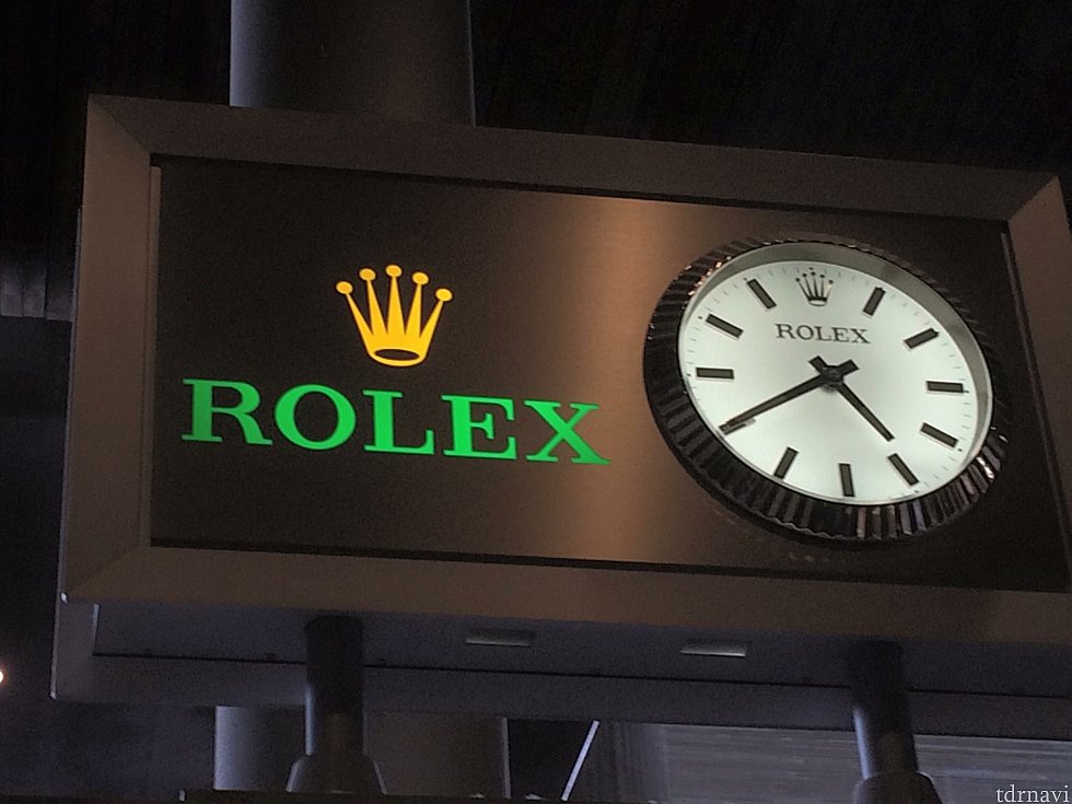 シャルルドゴール空港到着時間です!