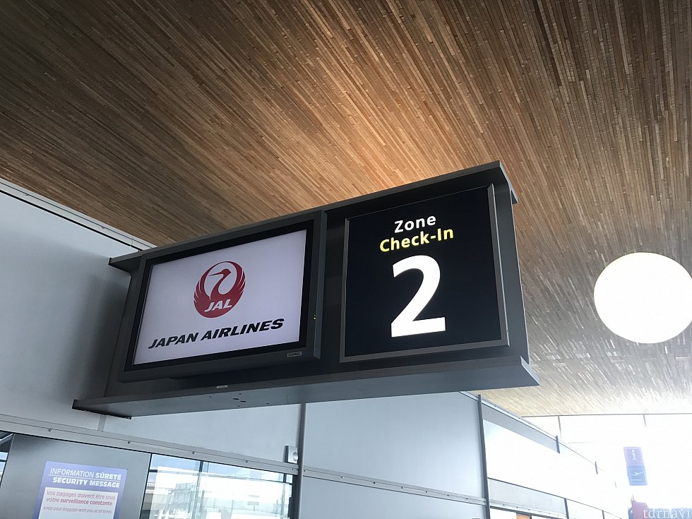 JALは2番カウンターより受付です。