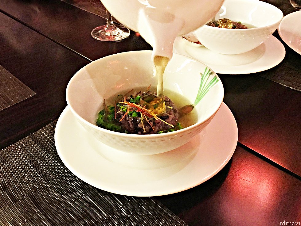 コース「グレイシャスブルーム」
黒米とカツオ出汁のスープご飯