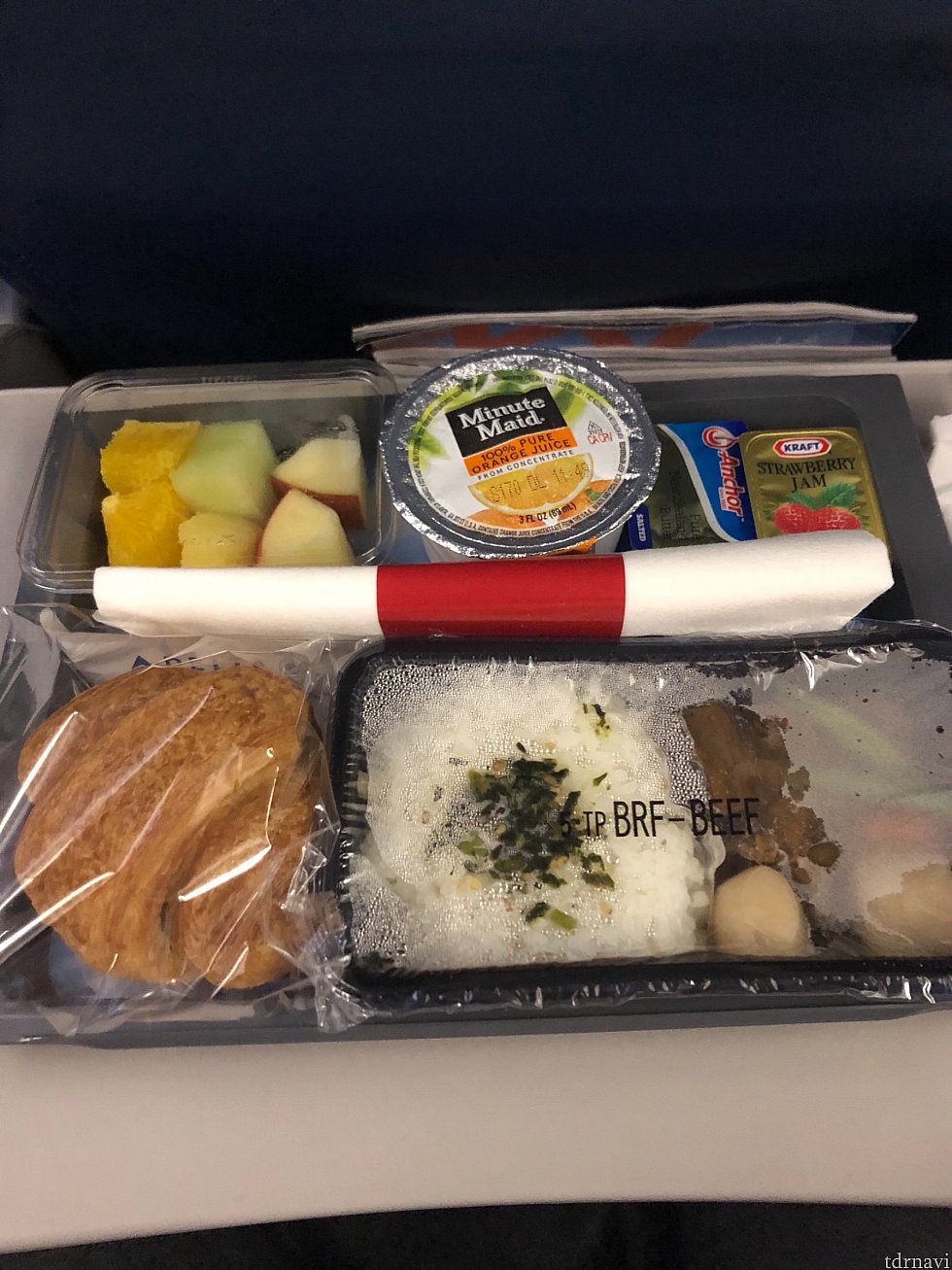 なんだか忘れましたがご飯ものを選びたくなるのでまたご飯です笑和食で美味しかったです。この前に軽食がありましたが、写真忘れました、、