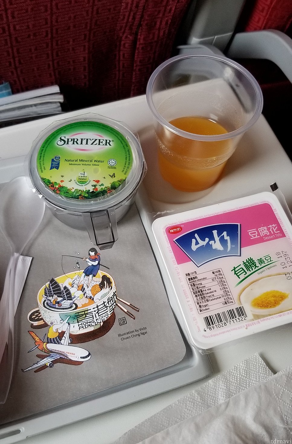 シートのデザインがとてもかわいい😍豆腐花は甘い絹豆腐って感じで食べやすいです。