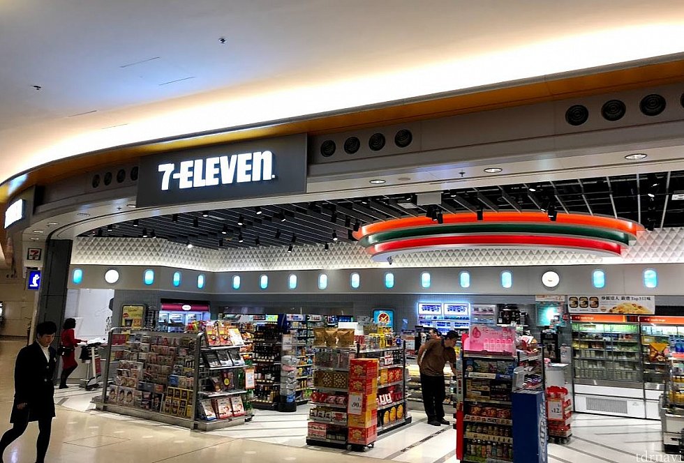 ハブ空港ですので24時間空いているお店も多いです。