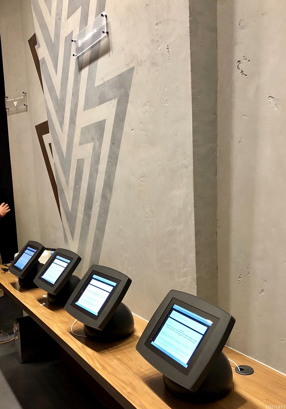 タブレットでチェックインをするように指示されます。
