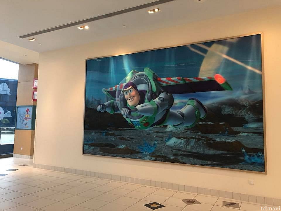 ホテルの中には映画のシーンの大きな絵がいろんな場所にありますよ!