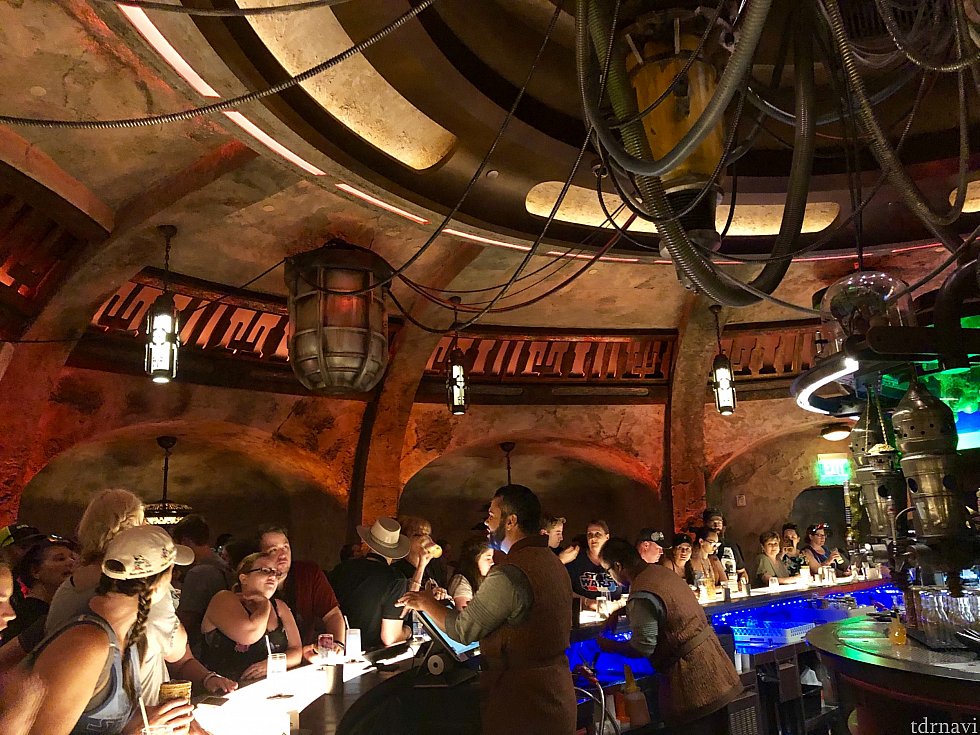 クーラーがガンガンに効いている中で飲むフローズンドリンクもいかがでしょう。こちらで注文するミルクはクッキーが一緒に付いてくるみたいです。