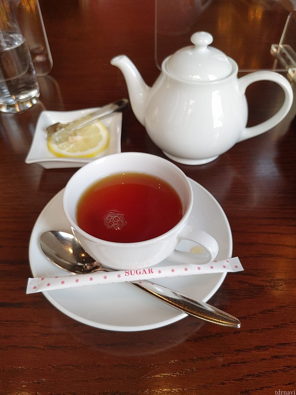紅茶　<br>
レモンティーにしました。