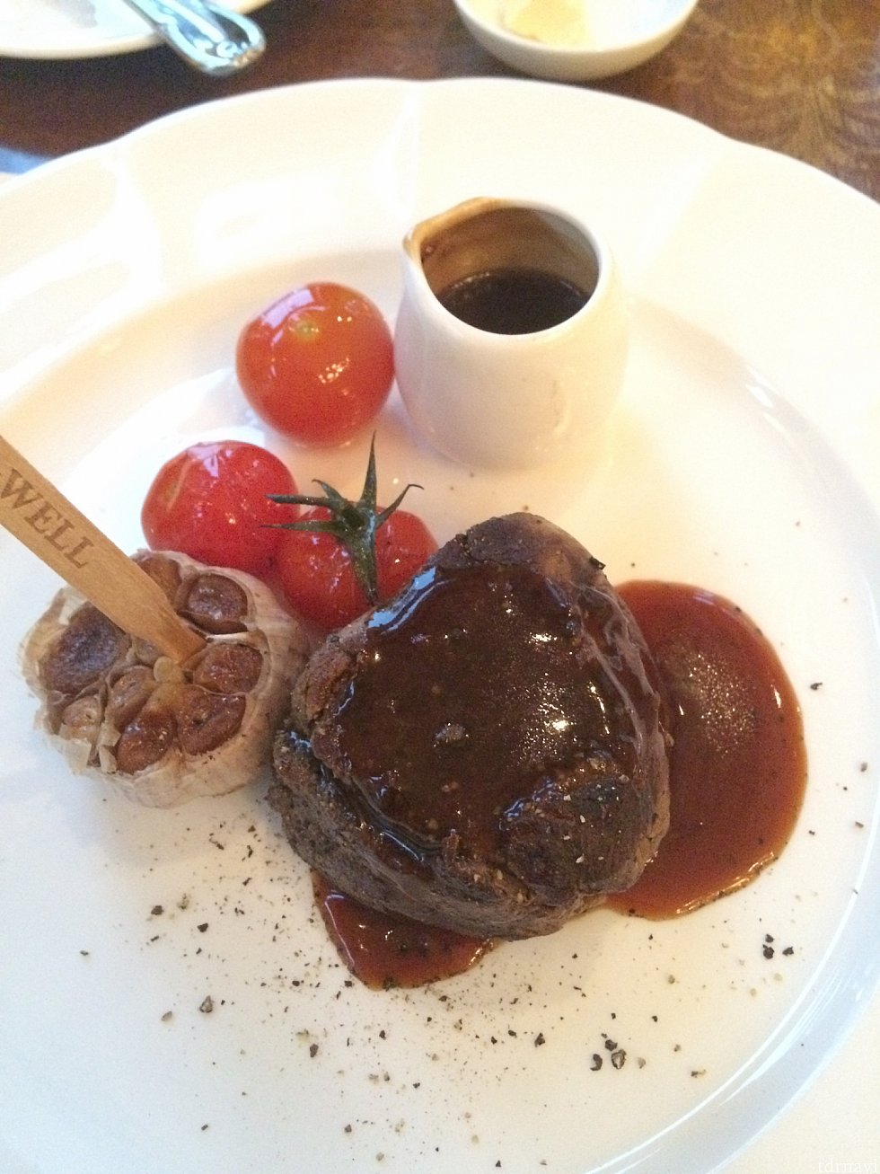 ミディアムな焼き加減でステーキをオーダーしました♪