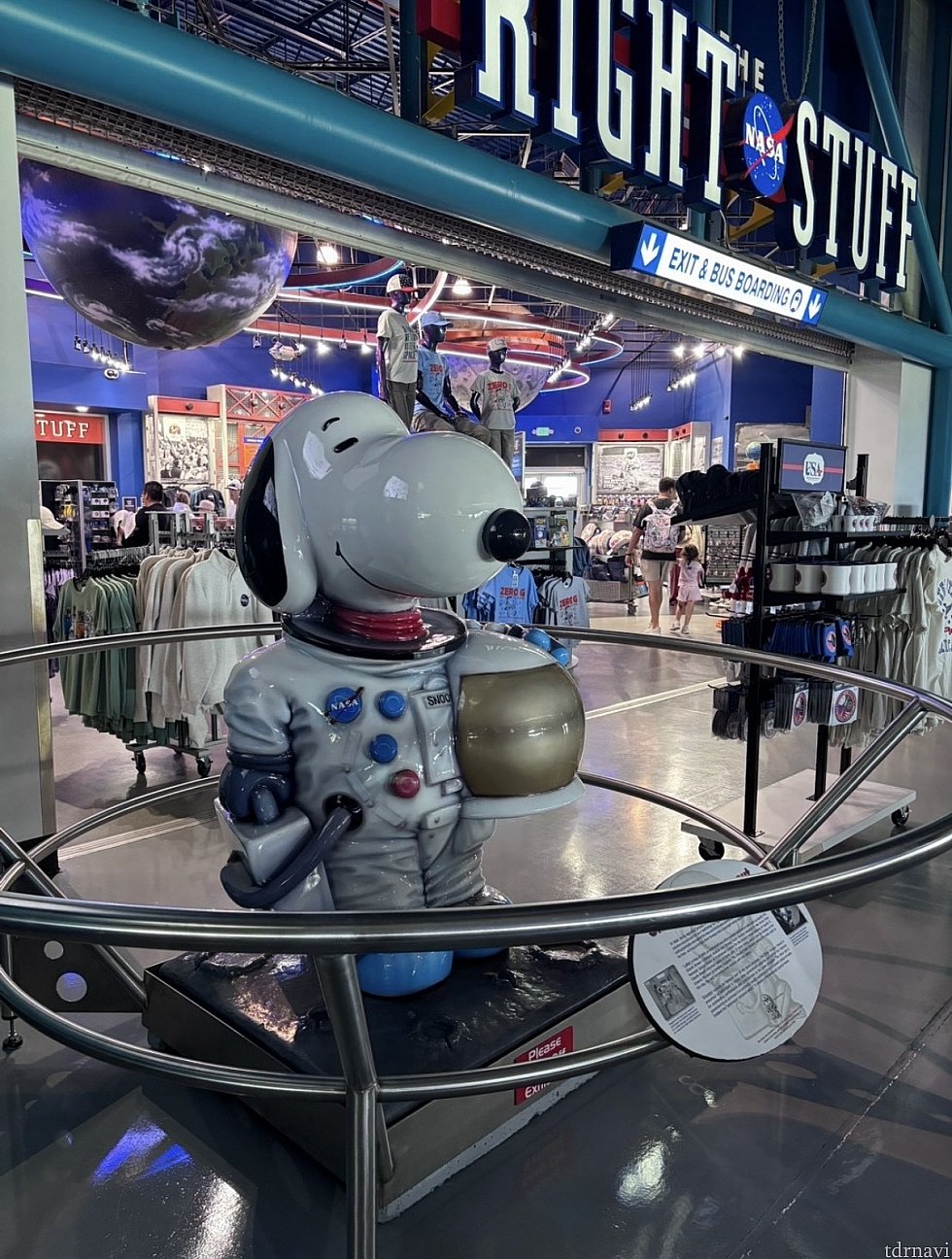 宇宙服をきたスヌーピーもいます。