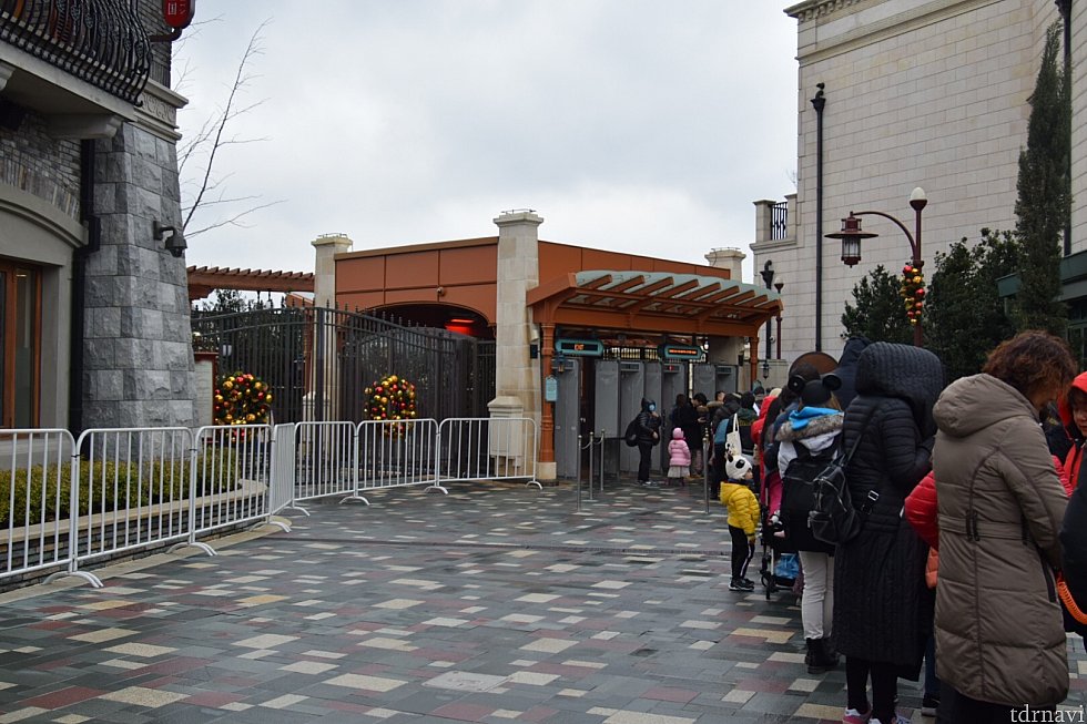 開園30分前についてこのくらいの列でした。