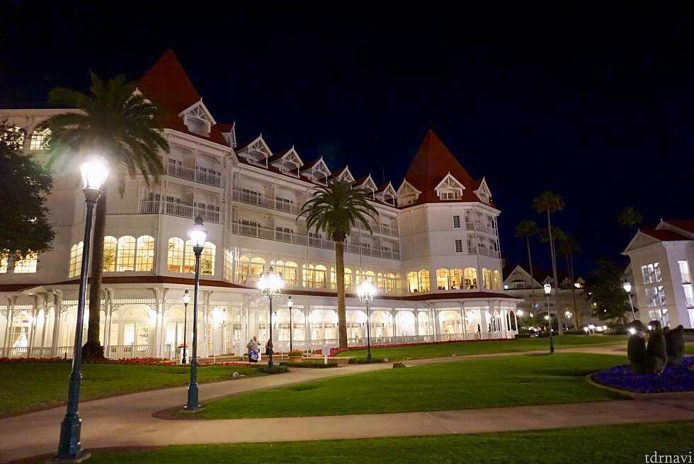 レストランはDisney’s Grand Floridian Resortのメインビルディングの中にあります。
