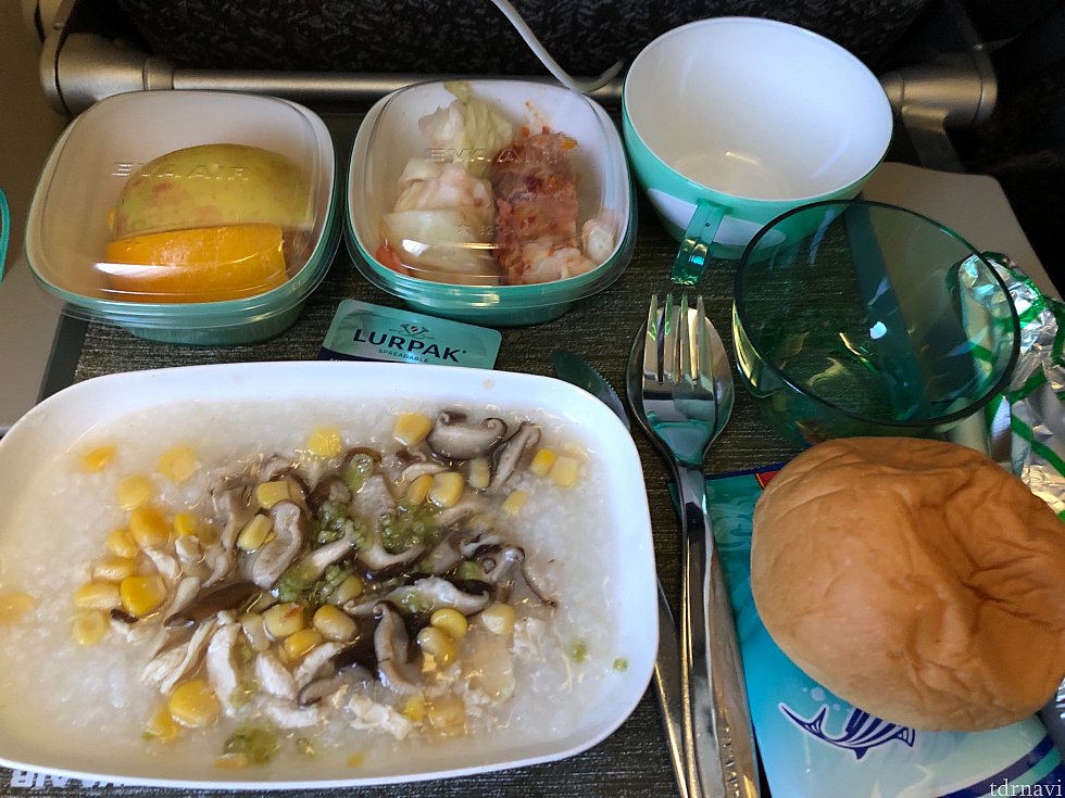 機内食のおかゆ。