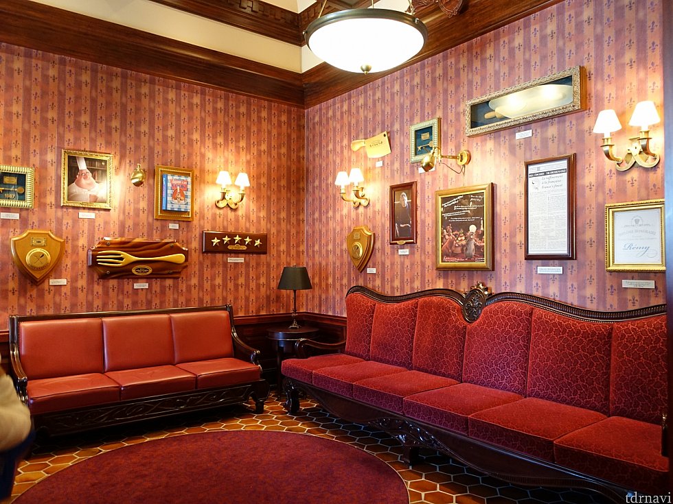 待合室は映画に登場したグストーの部屋が再現されています!