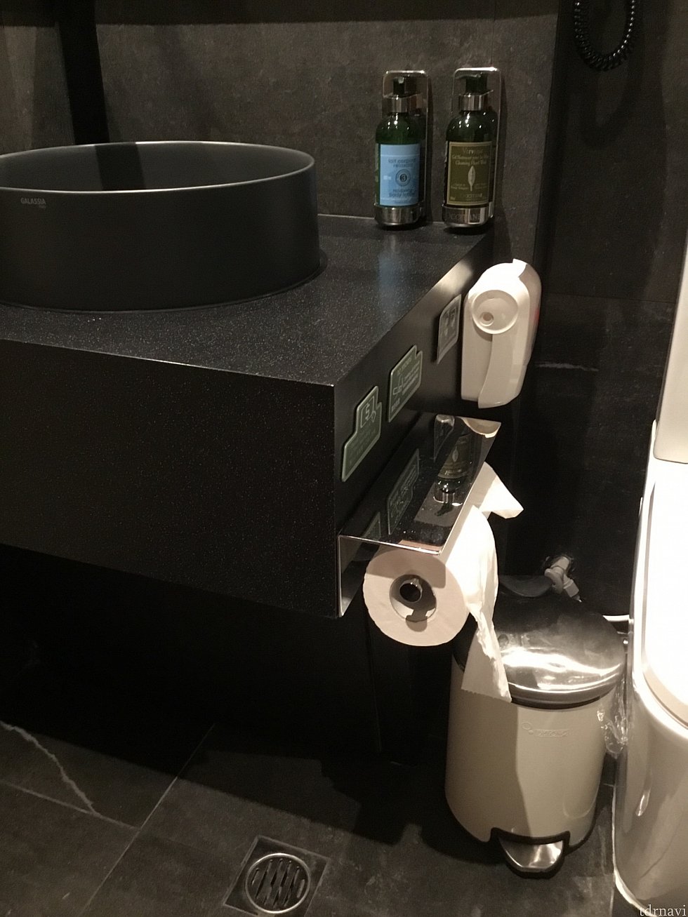 トイレは使わなかったのですが、トイレットペーパーは
この使用感ありありなままでした(笑)
タオルは新しかったです!