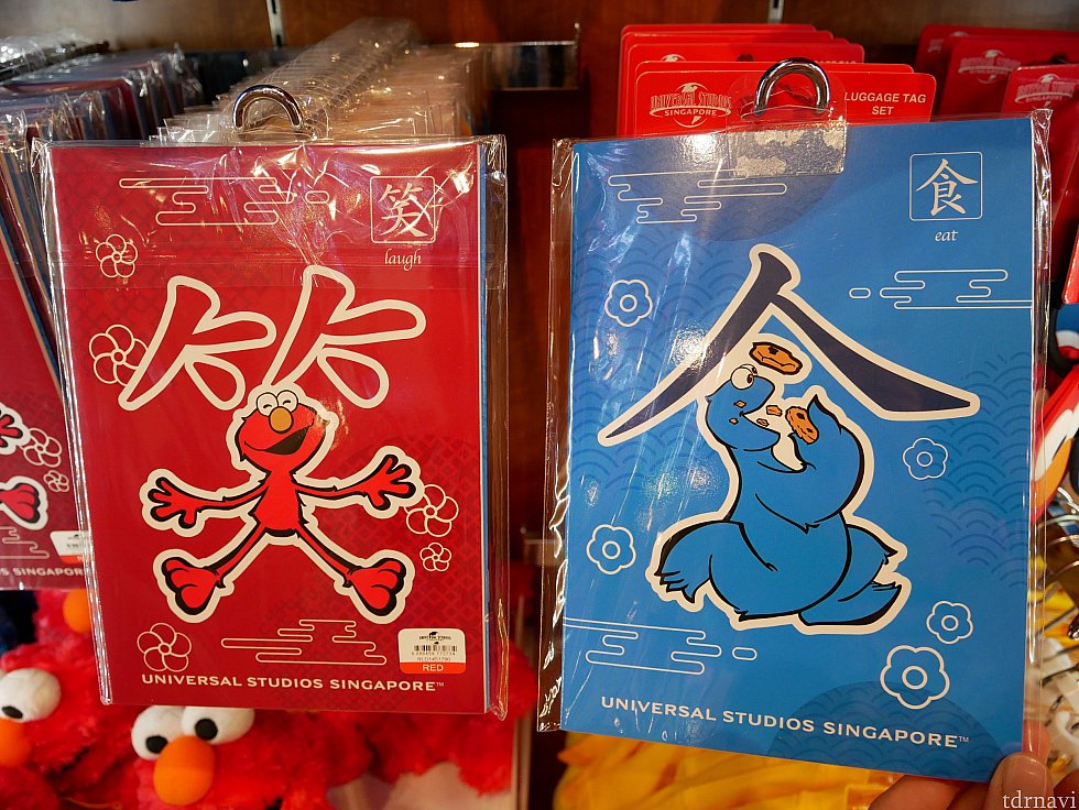 このノートもREDなので一つ9ドル(750円)、3つで21ドル(1750円、一つ580円)
2種ではなくて、表面と裏面のデザインです。