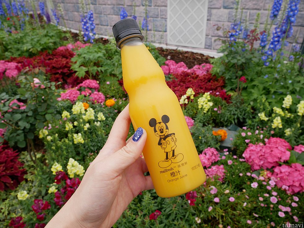 オレンジジュースはミッキーデザイン!
キャラクターが付いているだけでホイホイ買っちゃいます😜