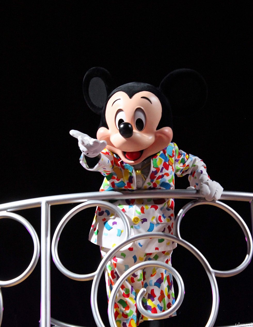 そう!Happy Birthday Mickey Mouseだよ!!!