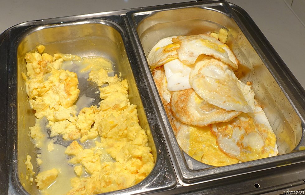 スクランブルエッグと目玉焼き。普通です。