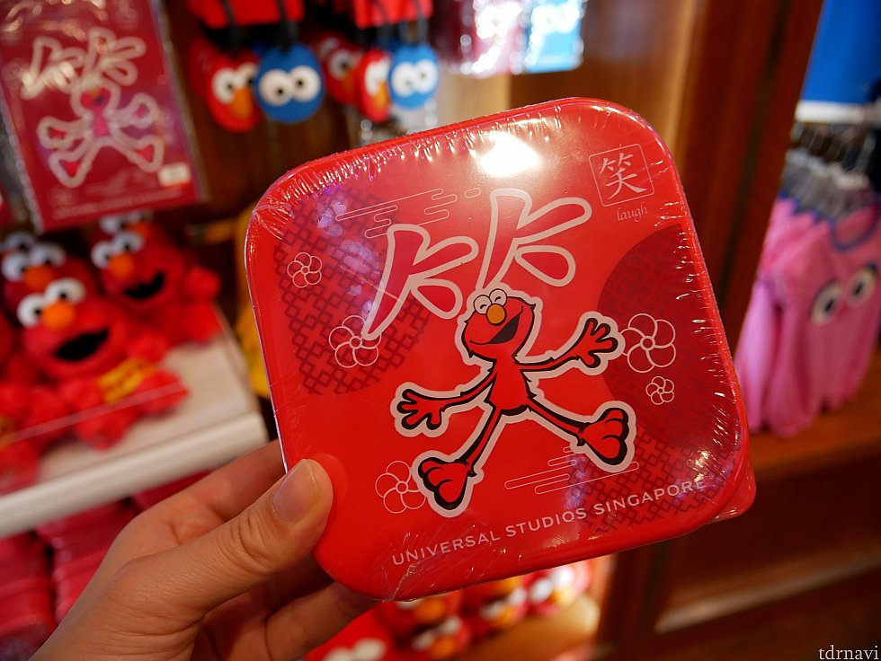 タッパー16ドル(1330円)
中に青、黄色のタッパーが入ってます。デザインは多分Tシャツと同じ