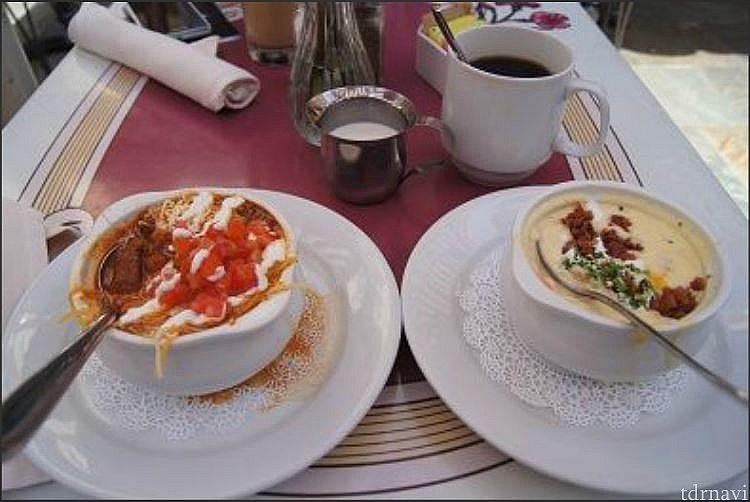 名物のウォルト・チリとベイクド・ポテトスープ