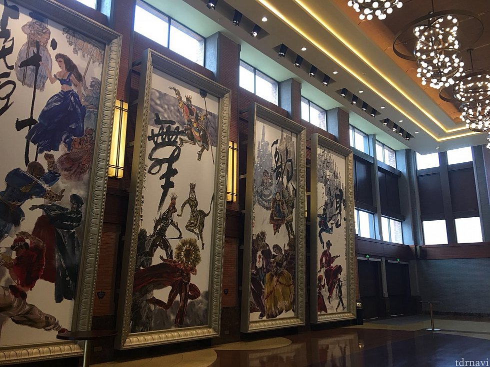 初めて中へ入りましたが天井が高く広々とした感じでした。