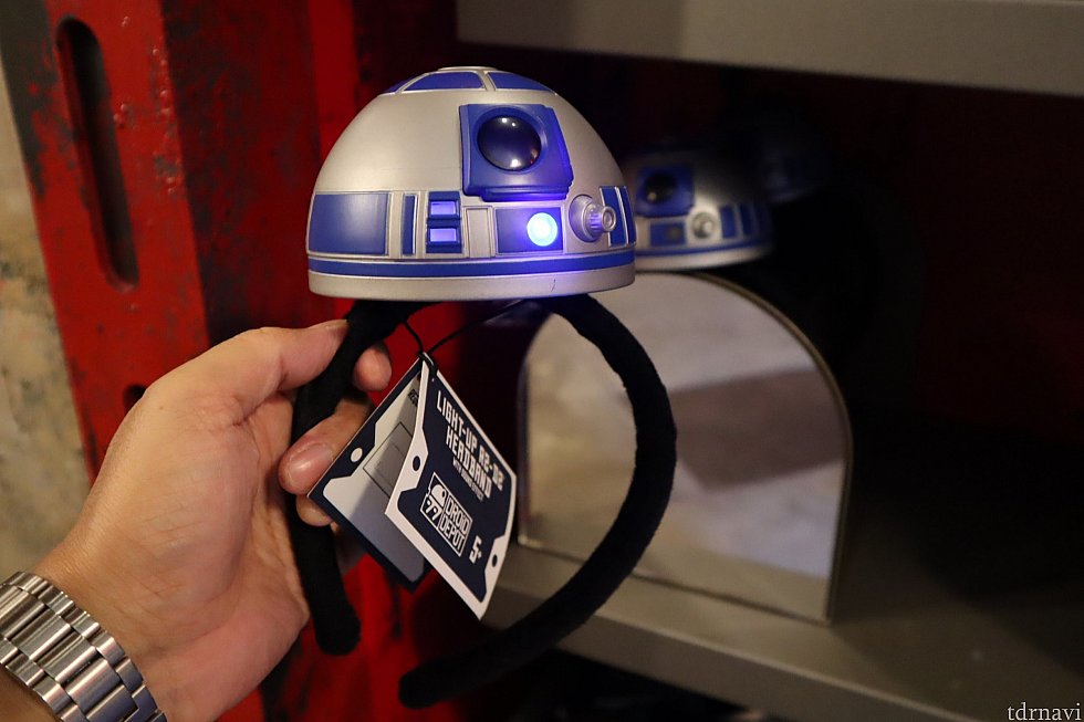 こちらもカチューシャR2-D2バージョン。パークで付けて歩けば目立つこと間違いなし!