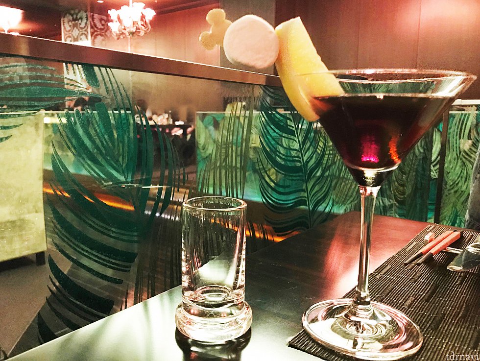 35th “Happiest Celebration!”
スペシャルノンアルコールカクテル
(クランベリージュース、バイオレットシロップ、ブルーシロップ、レモン、マシュマロ)