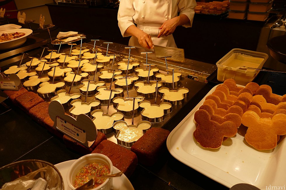 ミッキーシェイプのパンケーキ!
これぞ元祖パンケーキ!
朝から幸せな光景です