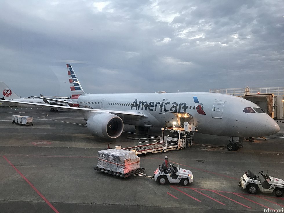 隣の同型の飛行機です。