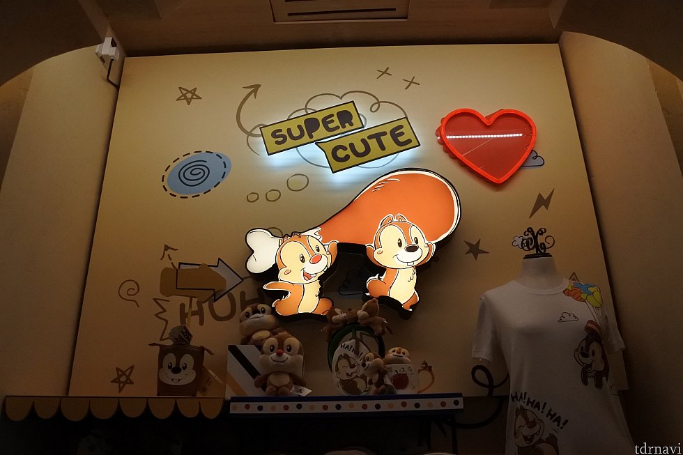ライトアップしているディズプレイも