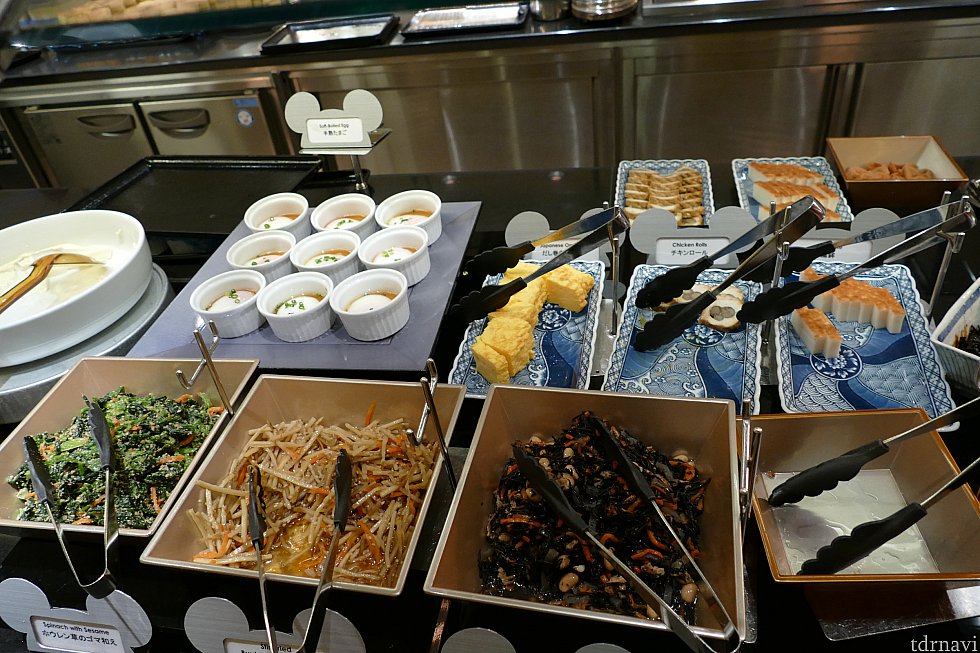 お豆腐、温泉たまご、和の惣菜がたくさんあって朝ご飯は絶対和食派の私は朝から大興奮!!
ディズニーホテルにいるのに旅館にいるみたい!!!