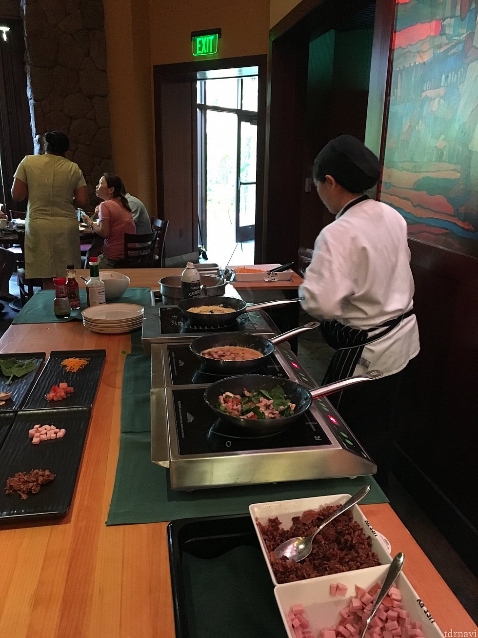 オムレツ焼いてもらいました