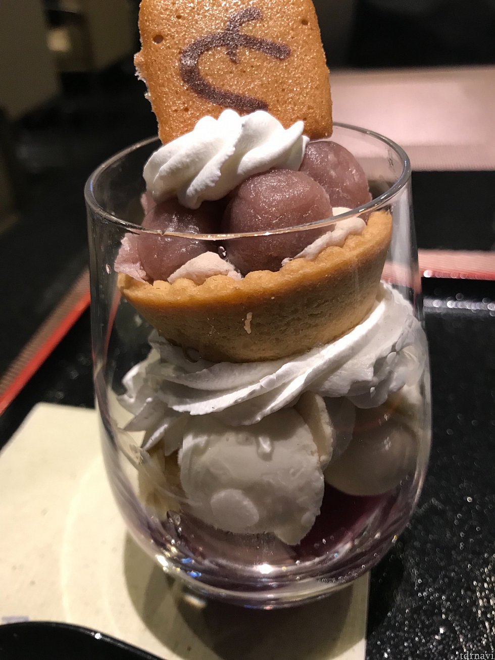 羽田空港でしか食べられない念願のパフェ美味い😋