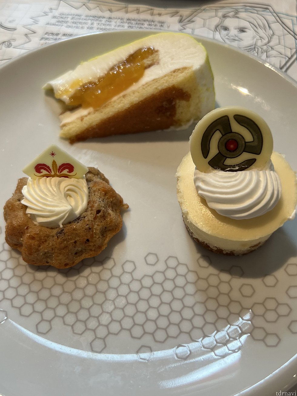 右側がKiriチーズケーキ