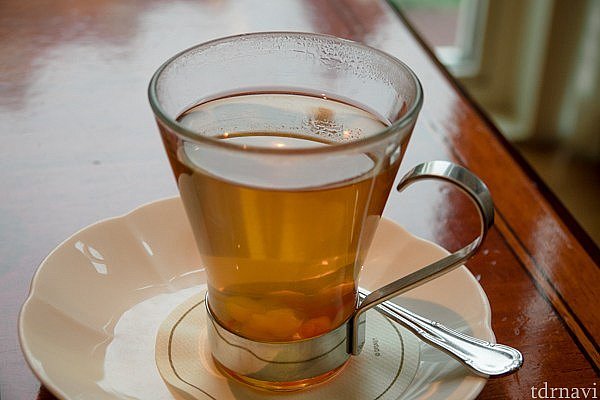 ミッキーウォーマーと呼ばれる飲み物。
紅茶とアンズ(?)とハチミツたっぷりの甘めの飲み物です。