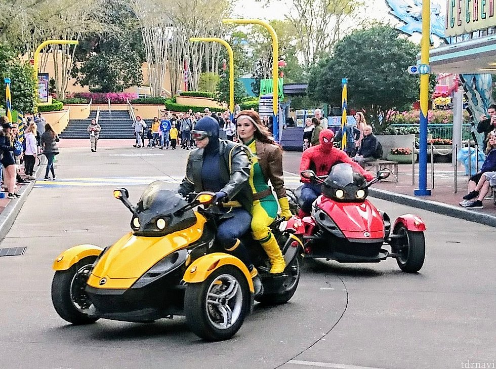 スパイダーマンの登場で更に盛り上がります!