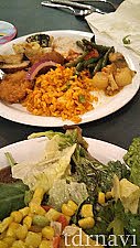 盛り付けるとこんな感じ。
・・・なんで自分で盛り付けるとおいしそうに見えなくなるんだ。