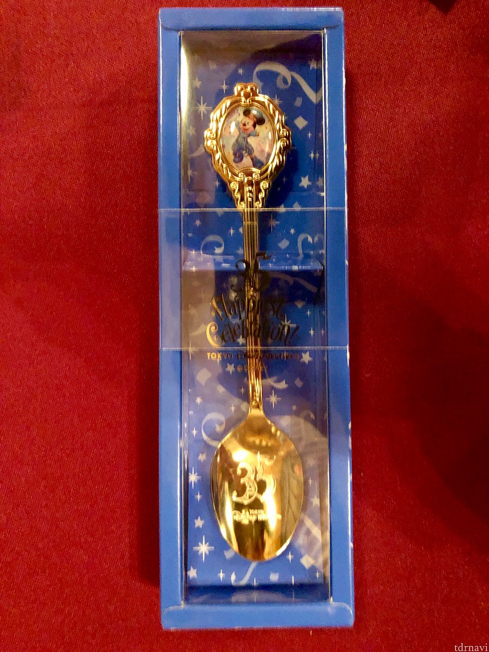 プラス1,000円で35周年のミッキースプーンも付いてきます。
勿体無くて使えない笑