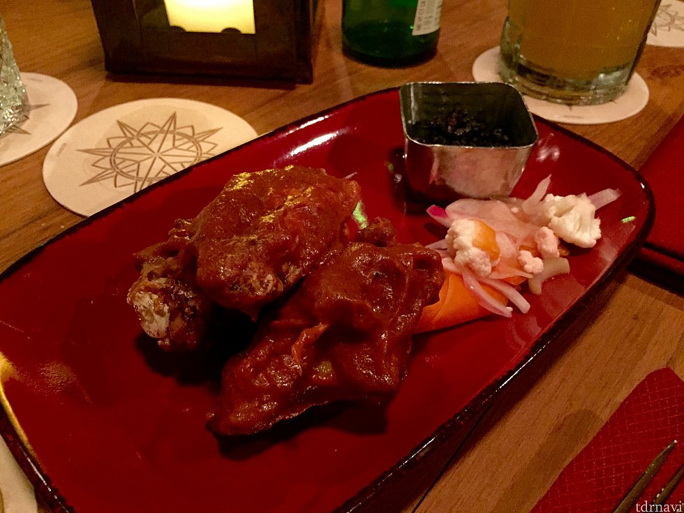 チキンウィング。美味しいんですが、3ピースで$10とは驚きです。