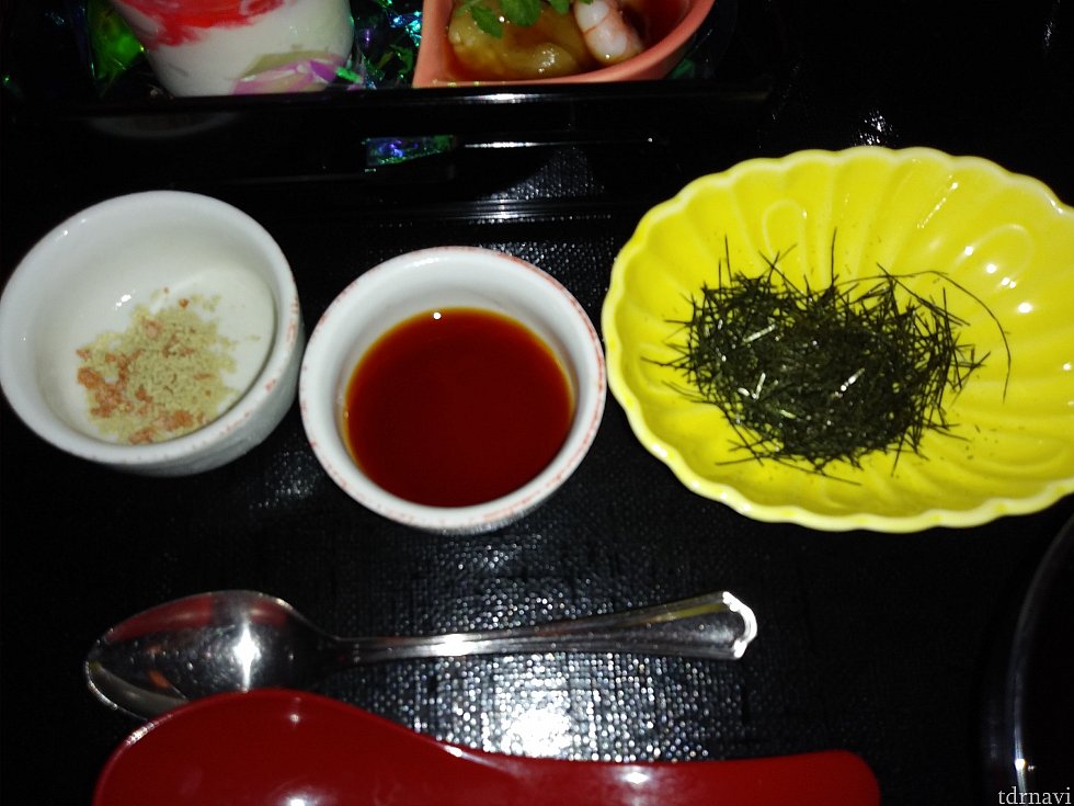 左から、お茶漬けのもと、しょうゆ、きざみのり