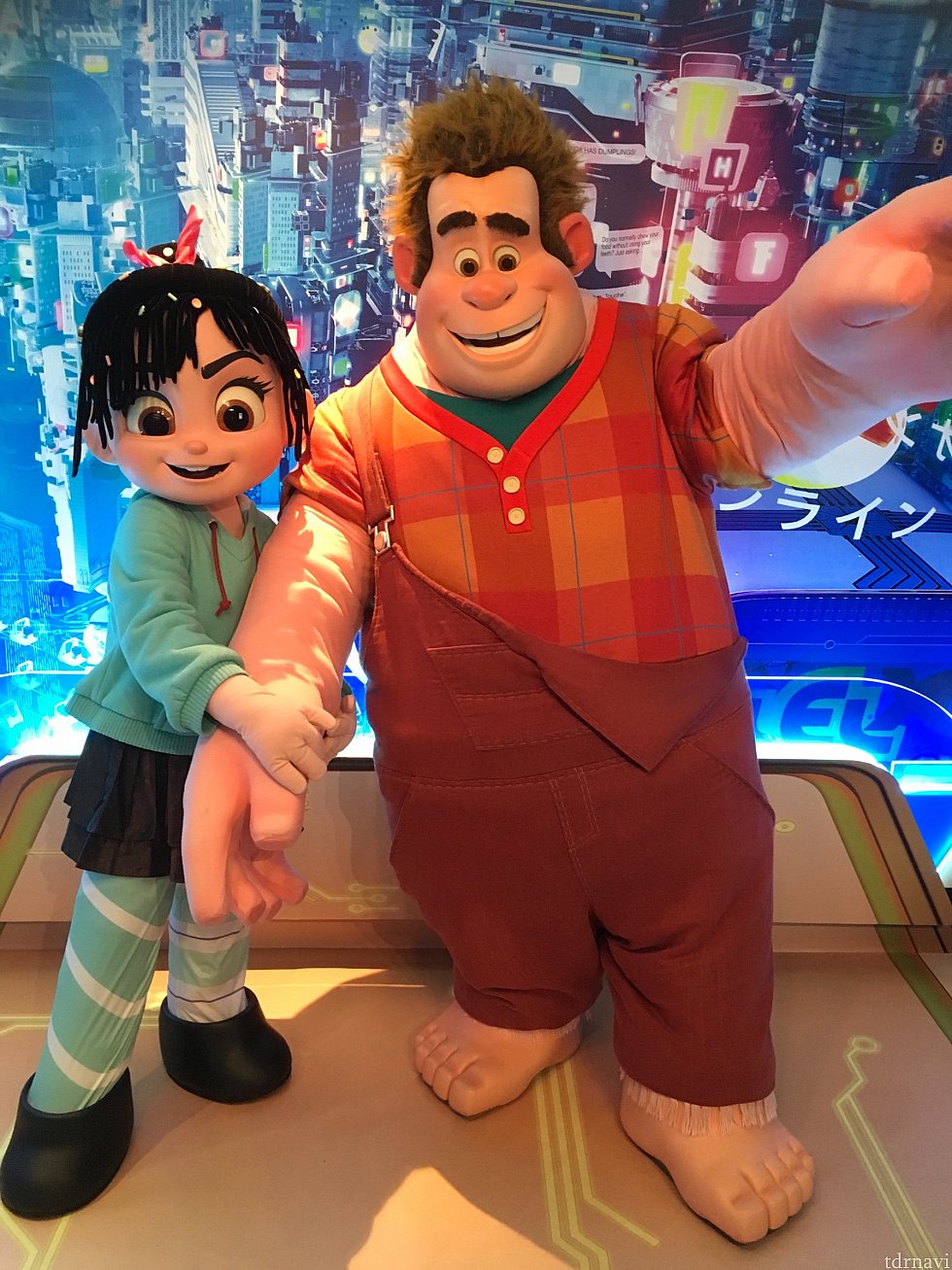 ラルフ&ヴェネロペは前の回でちょうどラインカットされた直後だったこともあり、ここでは数分前から並びました