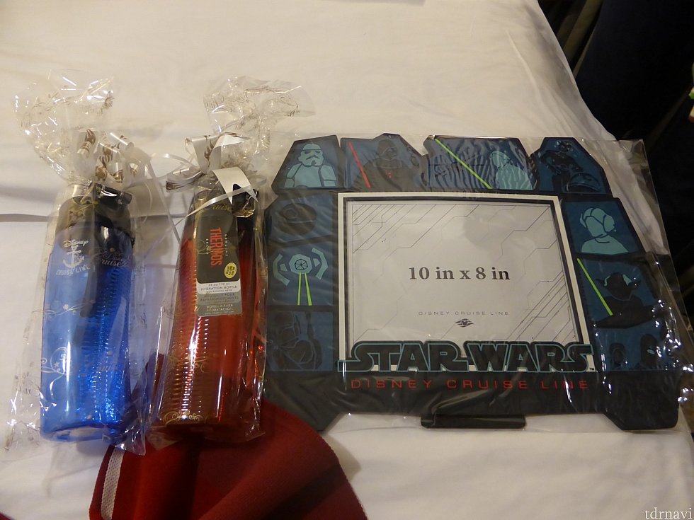 スターウォーズのフォトフレームとDCLのタンブラー
