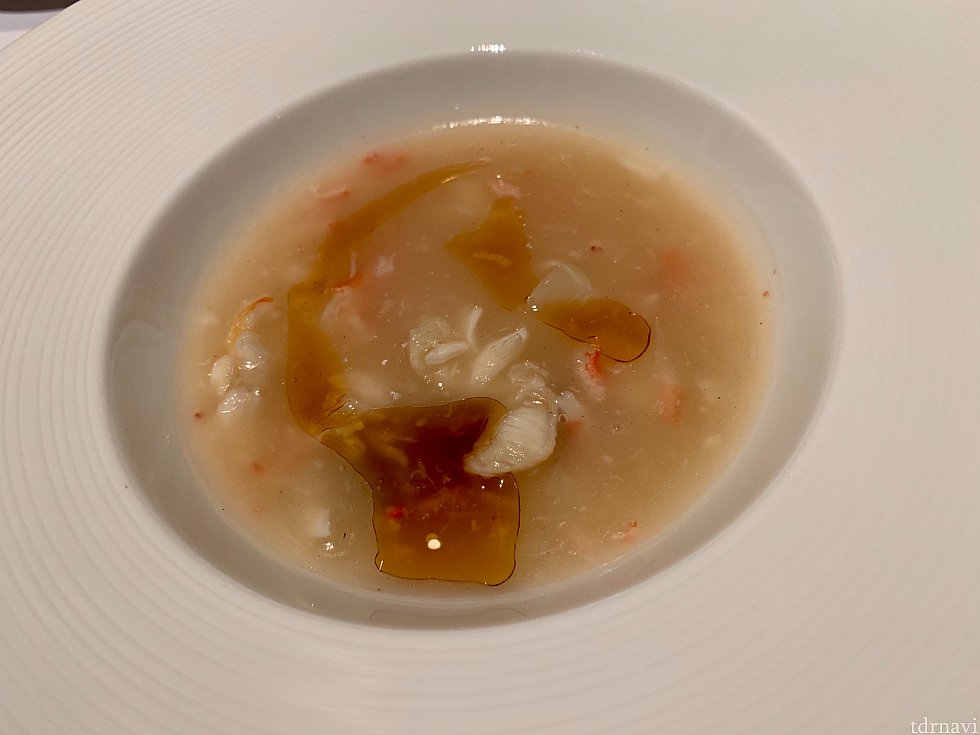 「蟹肉と根菜のスープ」とろとろあつあつです!根菜は大根とかぶとごぼうが隠れてます。